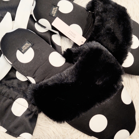 Victoria's Secret Fuzzy Polkadot Slippers - Picture 3 of 3